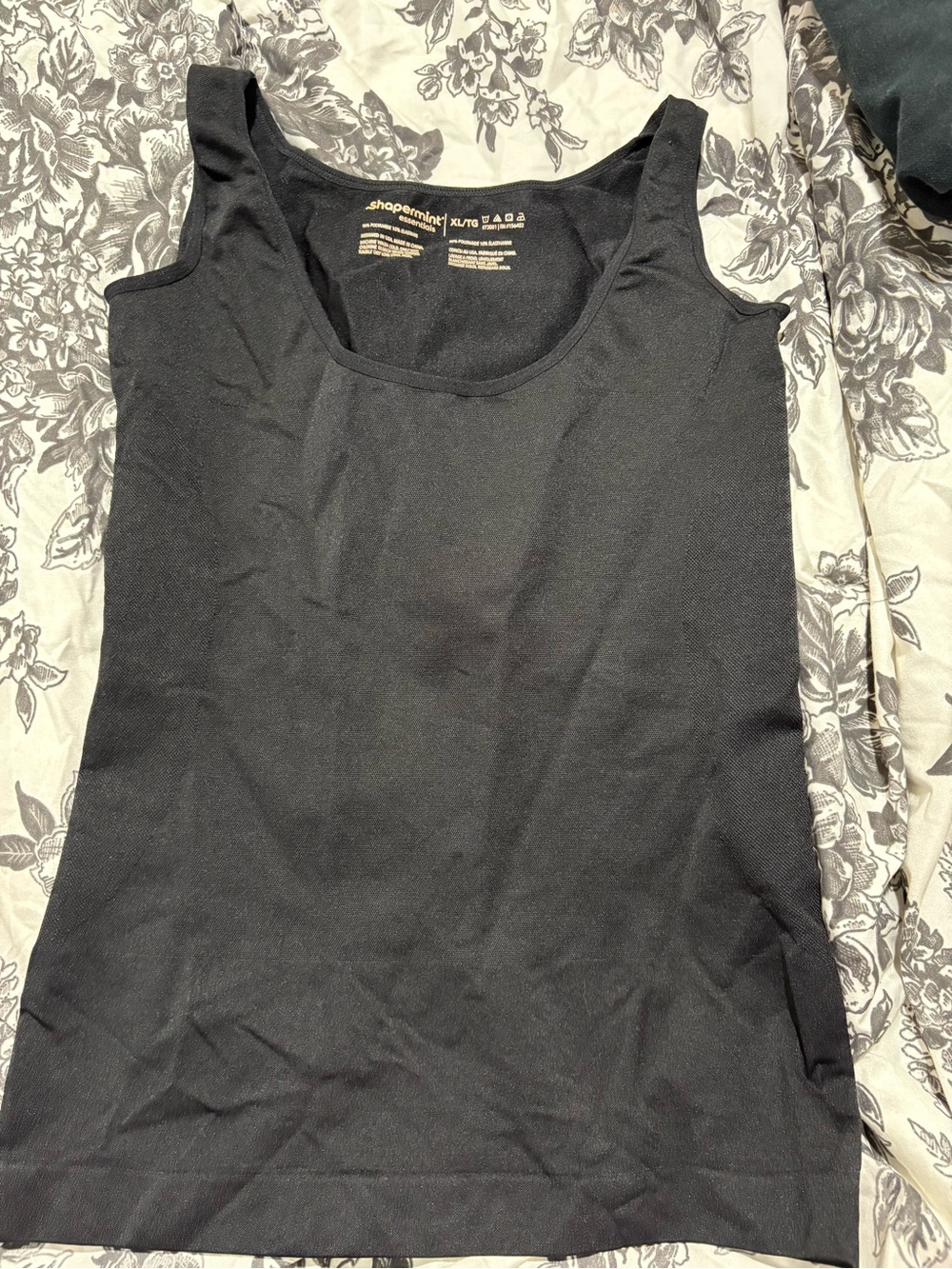 Shapermint Classic Black Scoop Neck Tank Top